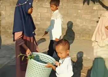 Generus TPQ Al-Khasan Gelar Bersih-Bersih Lingkungan Masjid LDII, Wujudkan 29 Karakter Luhur