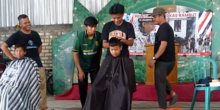 Tingkatkan Kemandirian, Pemuda LDII Maduran Gelar Pelatihan Potong Rambut di Ponpes SAHA