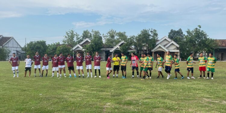Pemuda LDII Sugio dan Pemuda Muhammadiyah Pererat Tali Silaturahmi Lewat Lapangan Hijau