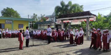 Memperingati Hari Guru, SD Al Muttaqin  Mengadakan Upacara Penuh Khidmat