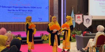 Kader Wanita LDII Lamongan Ikuti Fashion Show Kebaya