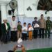 Jajaran Muspika Bagikan Santunan Untuk Anak Yatim Dalam Kegiatan Safari Ramadhan Di Masjid An Namiroh LDII Sukodadi