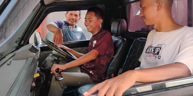 Dorong Kemandirian Pemuda, PC LDII Sekaran Gelar Pelatihan Mengemudi di Halaman Masjid Miftahul Jannah