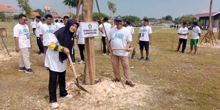 Wanita LDII Lamongan Ajak Masyarakat Lestarikan Lingkungan Lewat Gerakan Tanam Pohon