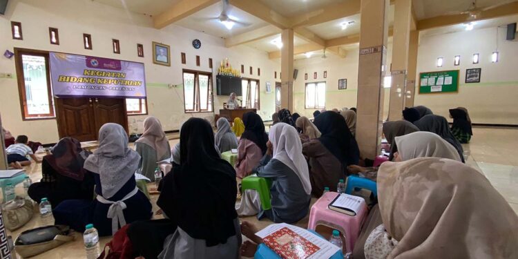 Ratusan Remaja Putri LDII Ikuti Kajian Thoharoh di Aula Babussalam Parengan