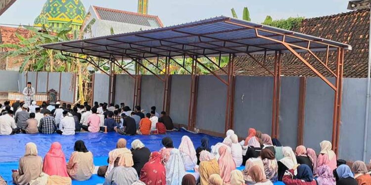PAC LDII Sungegeneng Laksanakan Salat Iduladha dan Penyembelihan Hewan Qurban