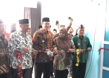 Wujudkan Indonesia Emas, Bupati Lamongan Resmikan SPPG Ponpes Wali Songo untuk Program MBG
