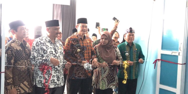 Wujudkan Indonesia Emas, Bupati Lamongan Resmikan SPPG Ponpes Wali Songo untuk Program MBG