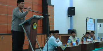 Kapolres Lamongan Kagum dengan Tradisi Berbahasa Jawa krama di Ponpes Al-Karim Sugio