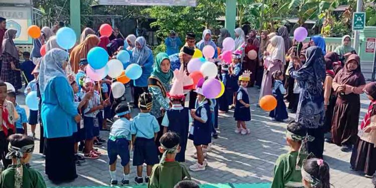Kepala Desa Bandung Sari Hadiri Penutupan MPLS KB/TK dan SD Al Muttaqin Bandung Sari