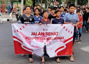 Semarak HUT RI ke-81, Ponpes Walisongo Lamongan Gelar Jalan Sehat