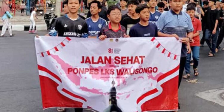 Semarak HUT RI ke-81, Ponpes Walisongo Lamongan Gelar Jalan Sehat