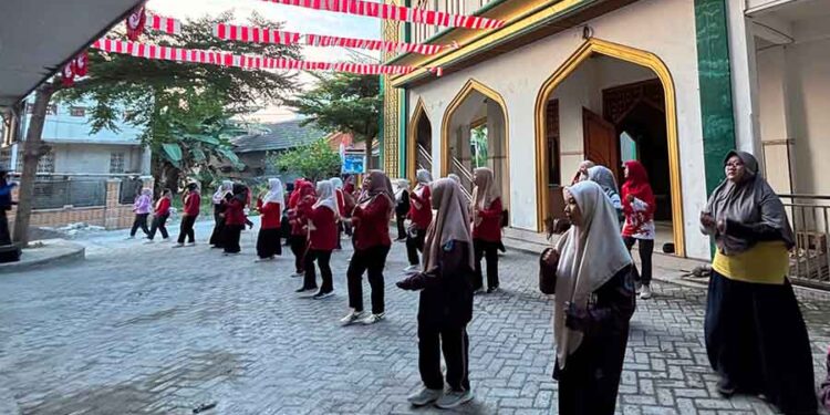 Semarak Senam Guru SD Kecamatan Lamongan Menggema di SD Jazeerah, Pererat Kebersamaan Antar-Lembaga