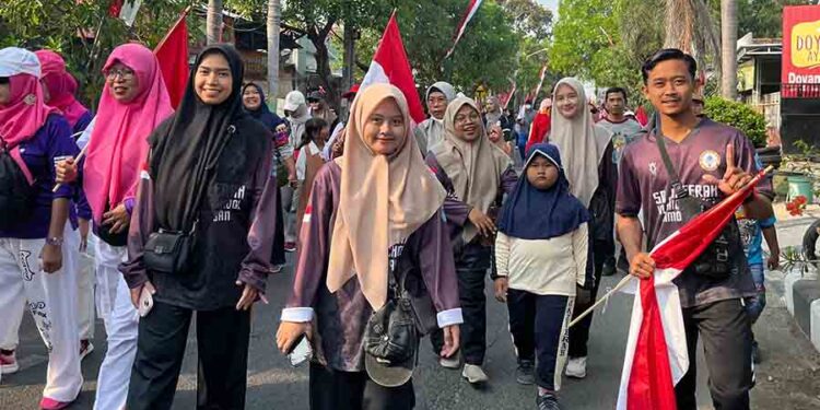 Siswa dan Guru Jazeerah Islamic School Ramaikan Jalan Sehat HUT ke-81 RI